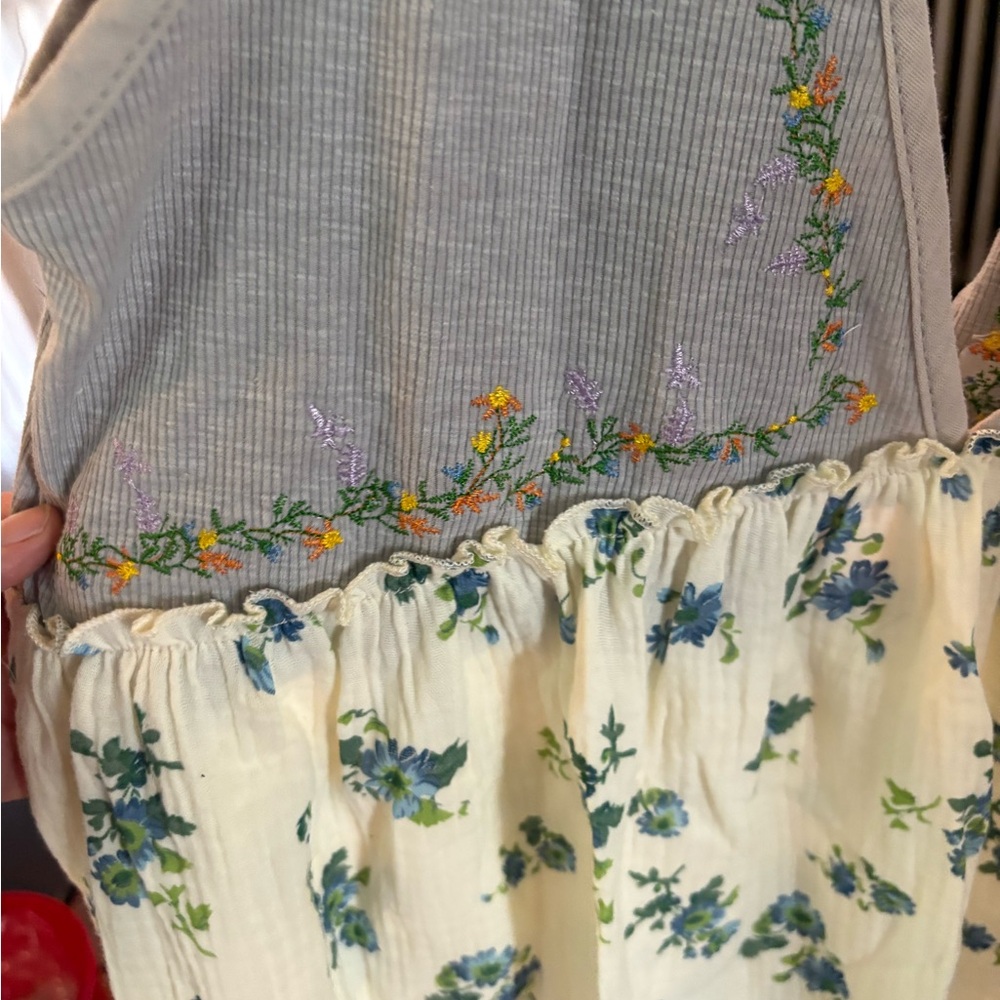 POL Gray Floral Embroidered Sleeveless V-Neck Babydoll Top Size Small NEW - Picture 4 of 10